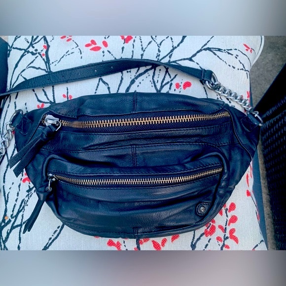 🔥SOLD -not for sale- Free People - BLACK Leather Archer Chain Sling Bag - Picture 5 of 15